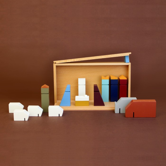 Wooden Nativity Scene Modern Floris Hovers on brown SQ v2